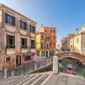 https://bb-casanova-ai-tolentini-venice.hotelslidodijesolo.com